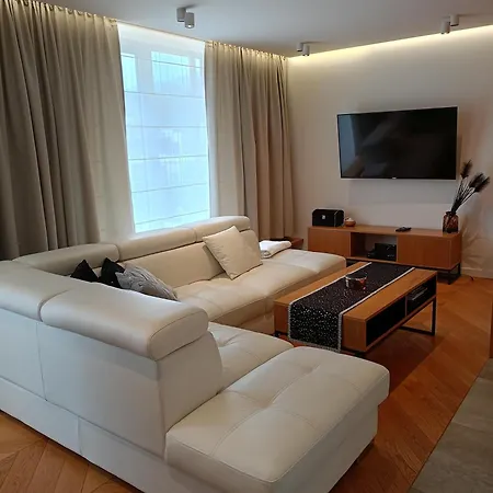 Apartament Glamour Z Wyjatkowym Widokiem I Klimatyzacja Ustroń